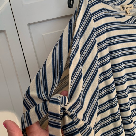 Democracy Blue & Cream Cold Shoulder Top 🆕 - Picture 5 of 9